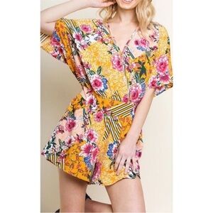 UMGEE Womens Drina‎ Romper Floral Yellow size Large L V Neck Beach Vacation Date